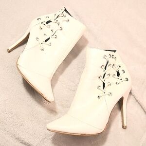 LACED SIDES BOOTIES 8 Cleopatra White Y2K Classic Ankle Boots Heels Shoes Monta